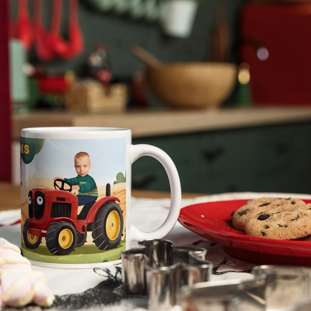 Personalizowany kubek Czerwony Traktor – wyjątkowy kubek personalizowany ze zdjęciem dla dzieci. Dodaj zdjęcie i imię, aby stworzyć unikalny prezent!