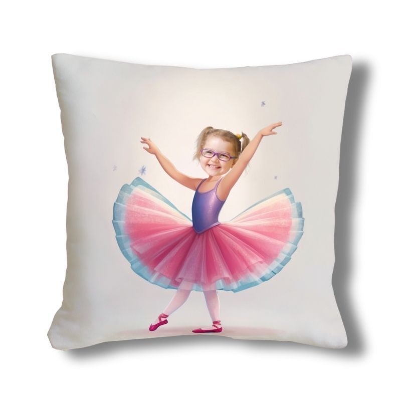 PODUSZKA_PERSONALIZOWANA_Z_TWOIM_ZDJECIEM_I_BAJKOWA_GRAFIKA_FOTOPODUSZKA_ZE_ZDJECIEM_BALETNICA (7) Poduszka personalizowana baletnica – stwórz wyjątkowy prezent z własnym zdjęciem dla małej miłośniczki tańca!