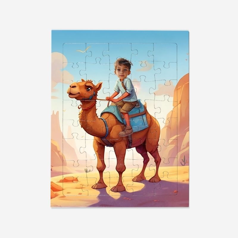 PUZZLE_PERSONALIZOWANE_ZE_ZDJECIEM_PREZENT_DLA_DZIECKA_40_EL_ (201) Puzzle wielbłąd – personalizowane puzzle ze zdjęciem dziecka w bajkowej scenerii z wielbłądem, idealny prezent dla dzieci.